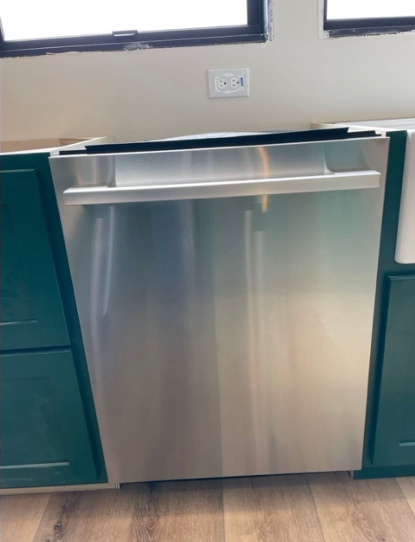 Gallery photos for Full Kitchen Appliance Install With LP Gas Range Conversion: Image #2
