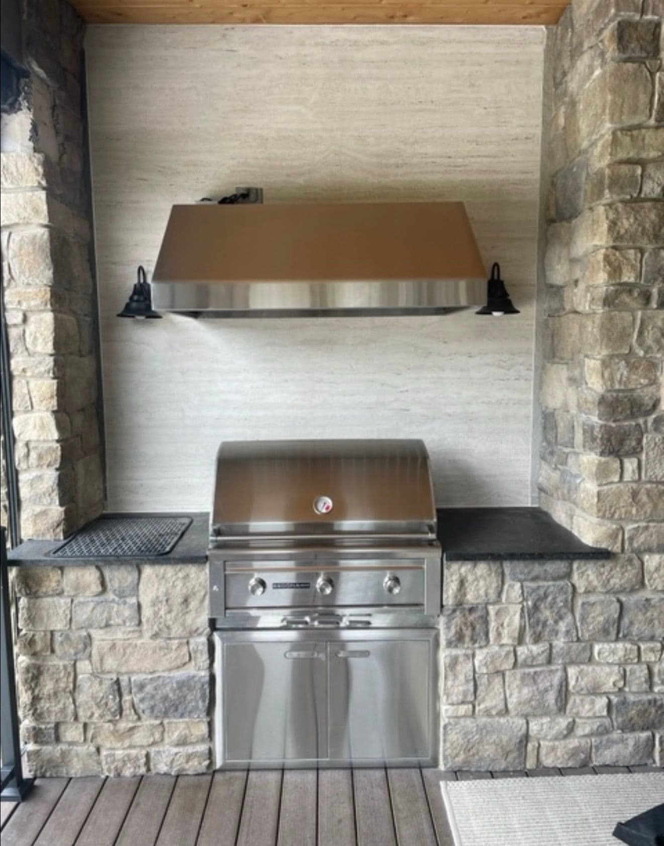 Built-In Outdoor Grill Setup That's Ready for Anything image