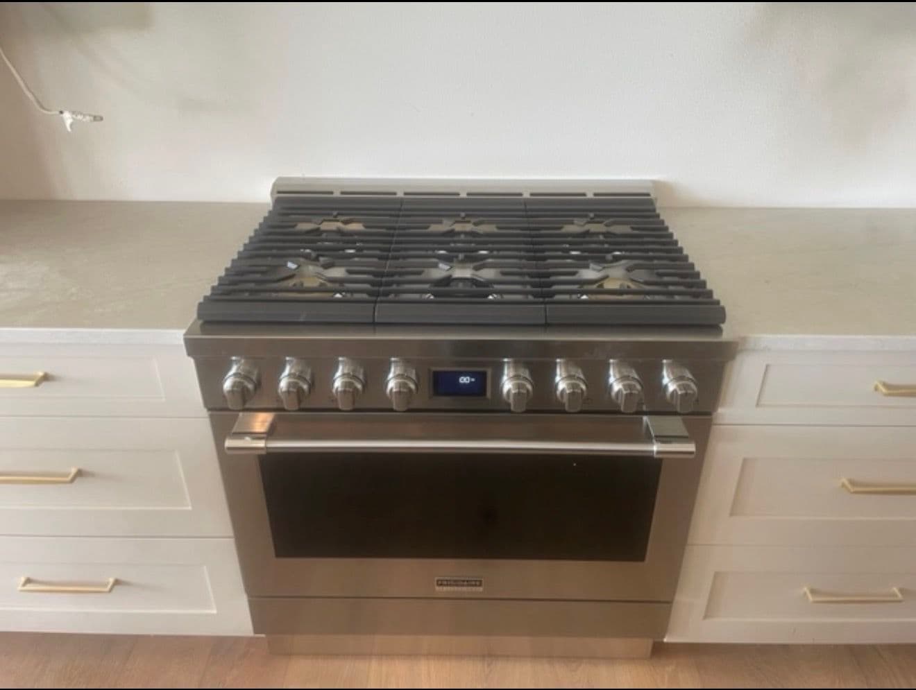 Gallery photos for Frigidaire Twin Pro Refrigerator and 36" Gas Range Install: Image #1