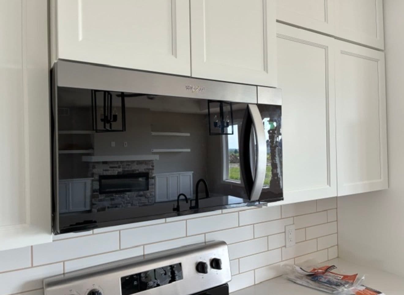 Gallery photos for Full Whirlpool Appliance Install in a Brand New Spec Home: Image #1
